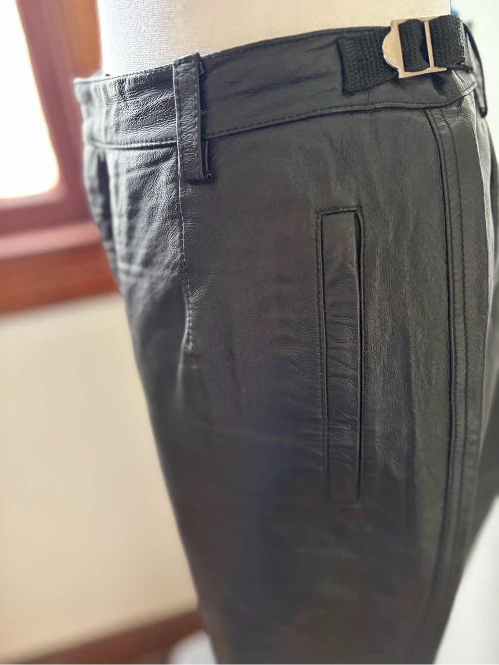 Vintage Newport News Genuine Leather High Rise Cropped Pants Black Size 8 - Picture 8 of 12